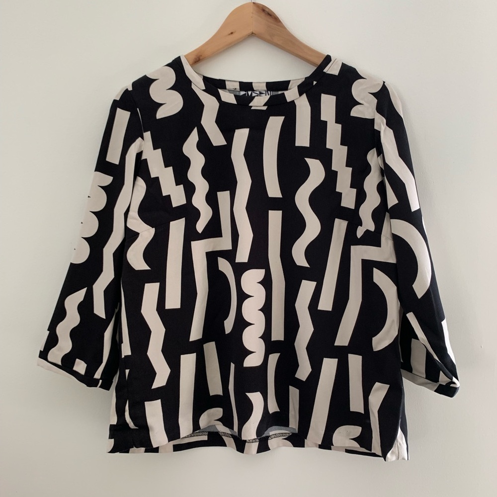 Dusen Dusen Black and White Graphic Top